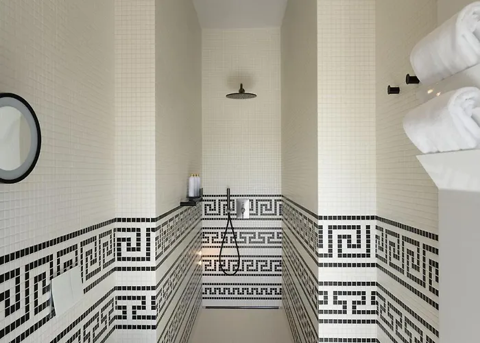 Zlata Ladjica Boutique