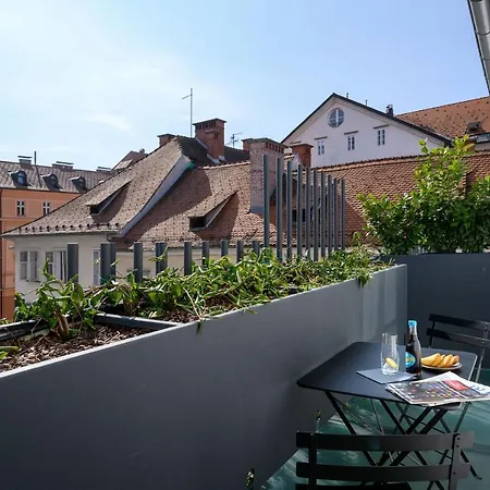 Zlata Ladjica Boutique