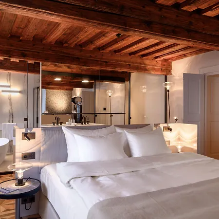 Zlata Ladjica Boutique 5* Любляна