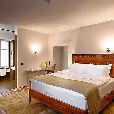 Zlata Ladjica Boutique Hotel