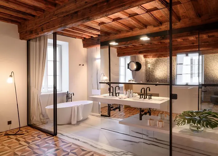 Zlata Ladjica Boutique