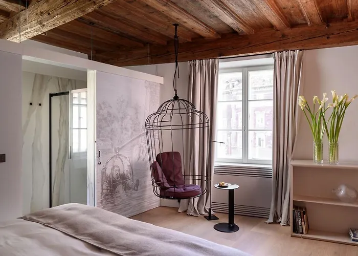 Zlata Ladjica Boutique Ljubljana