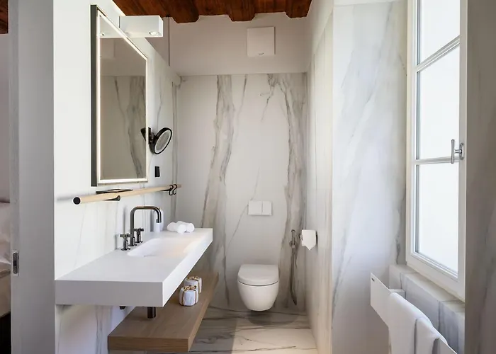 Zlata Ladjica Boutique Готель