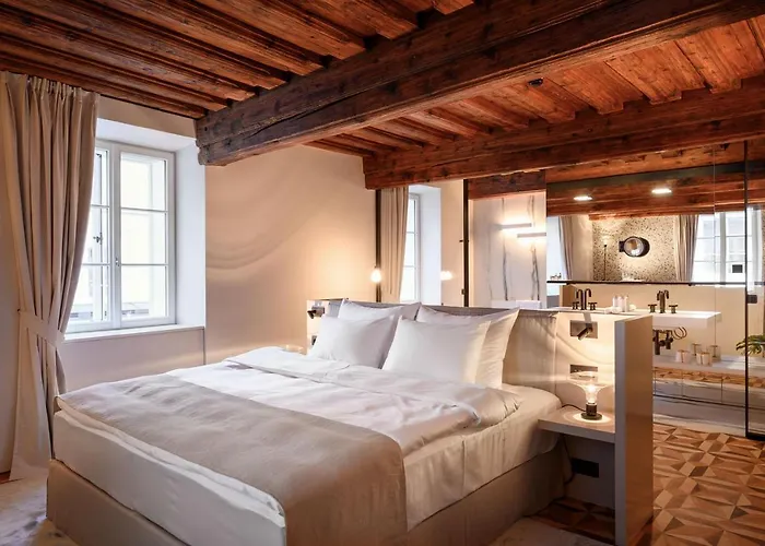 Zlata Ladjica Boutique