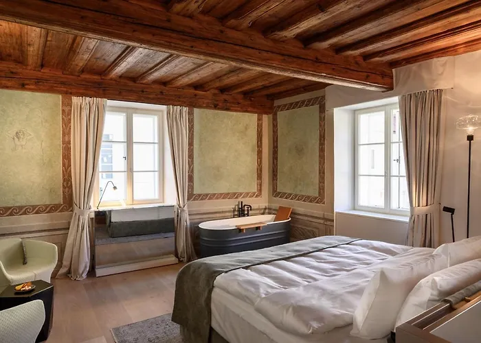 Zlata Ladjica Boutique Готель