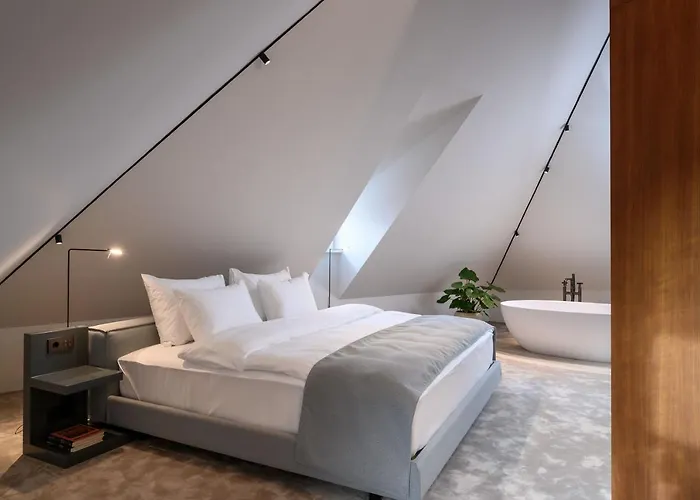 Zlata Ladjica Boutique