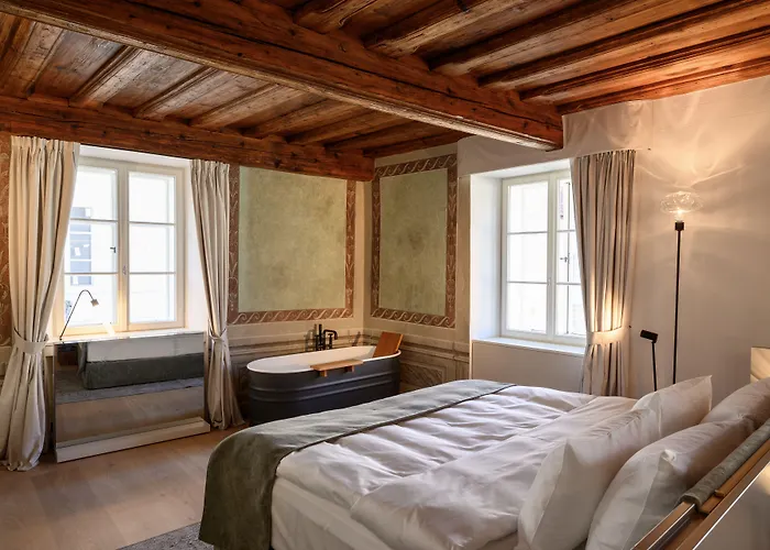 Zlata Ladjica Boutique