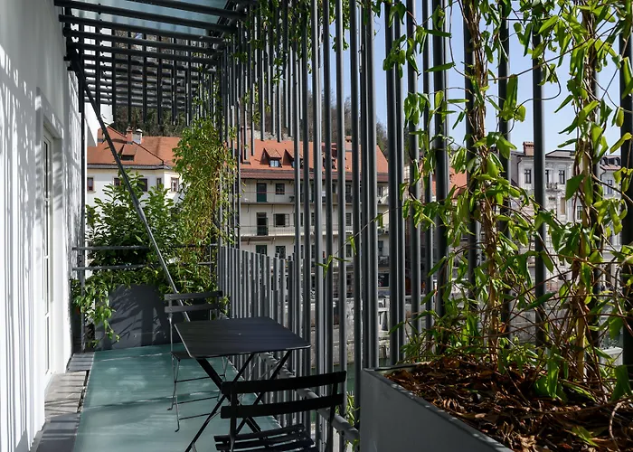 Zlata Ladjica Boutique