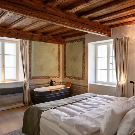 Zlata Ladjica Boutique